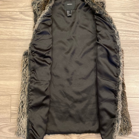 Faux fur vest Sz S - Picture 3 of 7